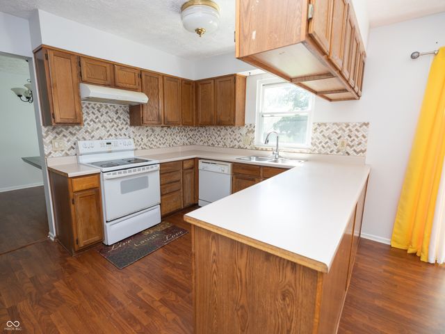 6037 McClellan Court, Indianapolis, IN 46254