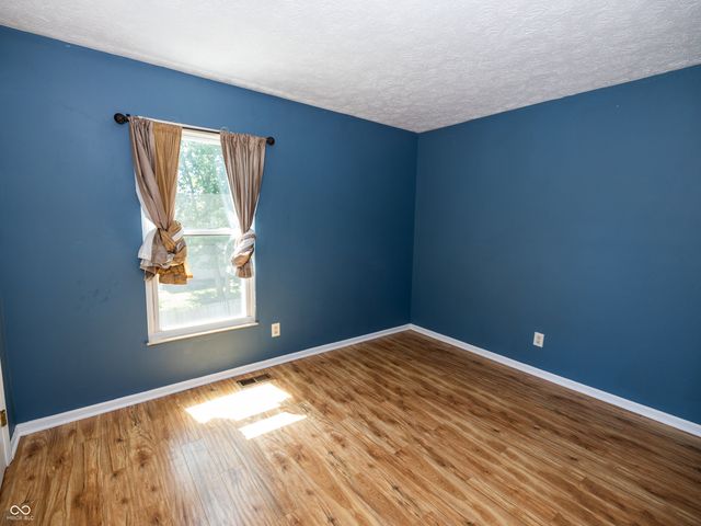6037 McClellan Court, Indianapolis, IN 46254