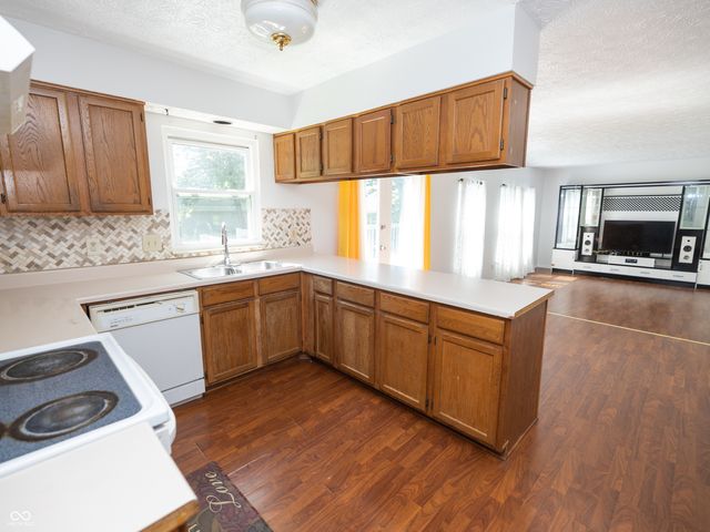 6037 McClellan Court, Indianapolis, IN 46254