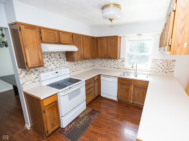 6037 McClellan Court, Indianapolis, IN 46254
