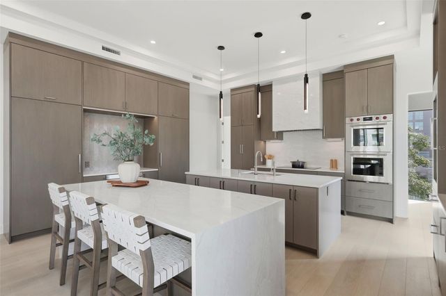 321 2ND STREET N, St Petersburg, FL 33701