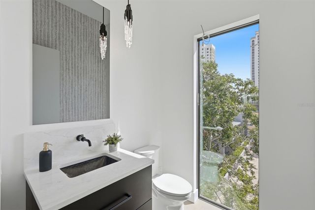 321 2ND STREET N, St Petersburg, FL 33701