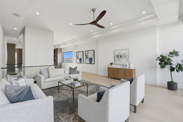 321 2ND STREET N, St Petersburg, FL 33701