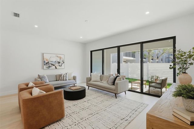 321 2ND STREET N, St Petersburg, FL 33701