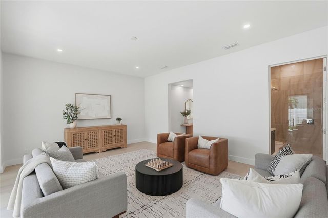 321 2ND STREET N, St Petersburg, FL 33701