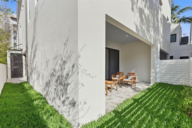 321 2ND STREET N, St Petersburg, FL 33701