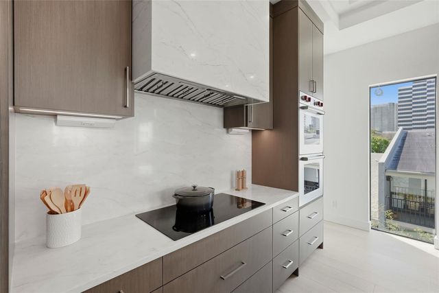 321 2ND STREET N, St Petersburg, FL 33701