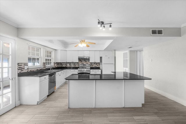 3102 Oak Hill Road, Carrollton, TX 75007