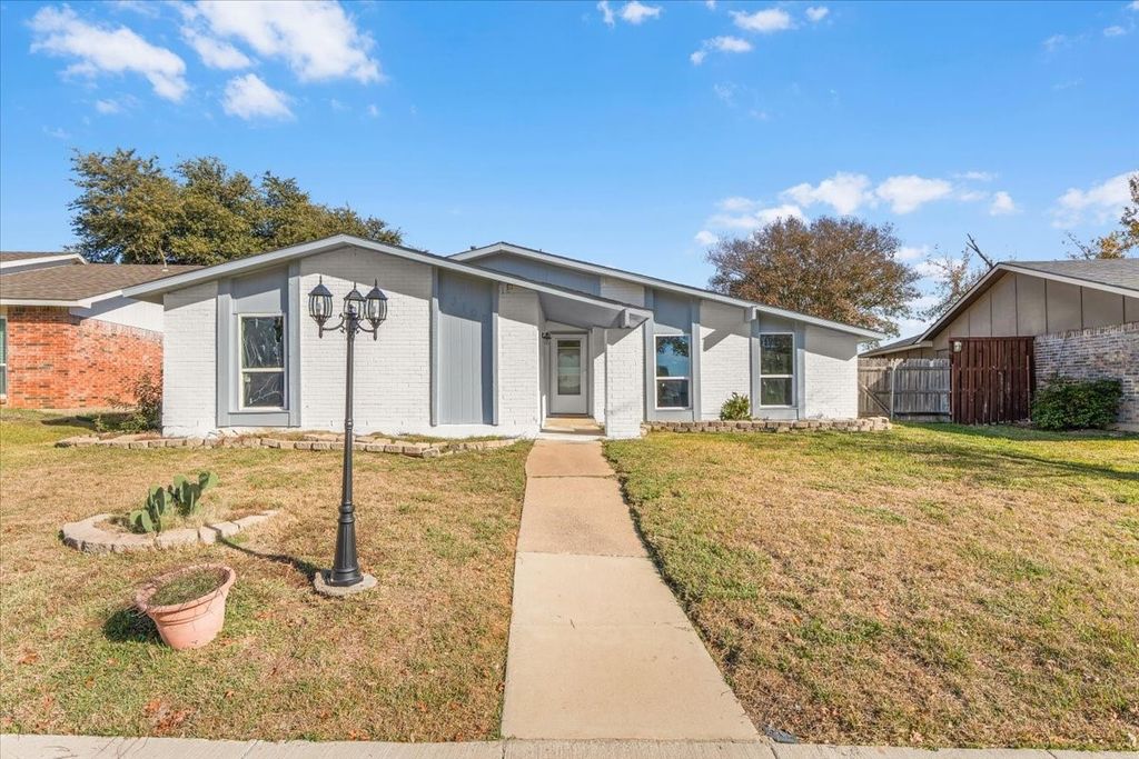 3102 Oak Hill Road, Carrollton, TX 75007