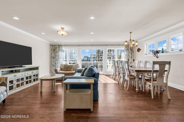 8 Meadow Avenue, Manasquan, NJ 08736