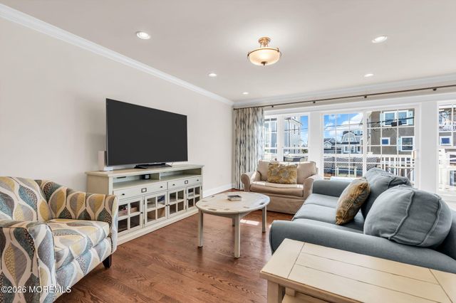 8 Meadow Avenue, Manasquan, NJ 08736