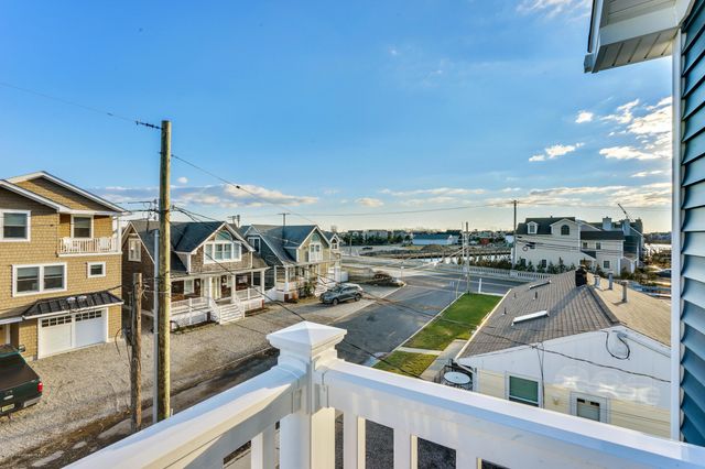 8 Meadow Avenue, Manasquan, NJ 08736