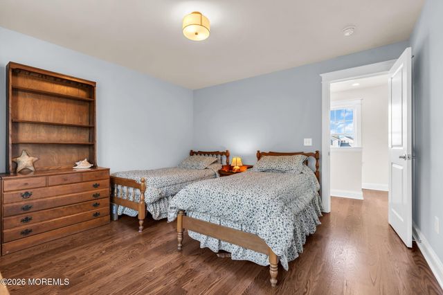 8 Meadow Avenue, Manasquan, NJ 08736