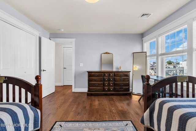 8 Meadow Avenue, Manasquan, NJ 08736