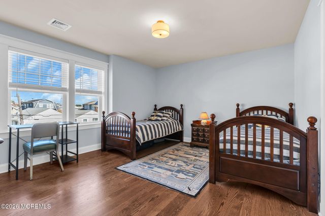 8 Meadow Avenue, Manasquan, NJ 08736