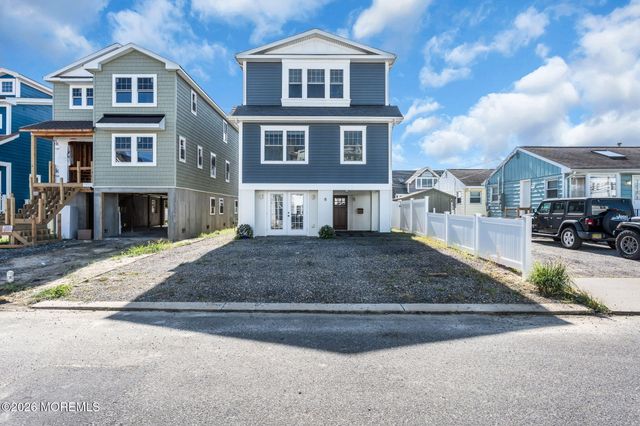 8 Meadow Avenue, Manasquan, NJ 08736