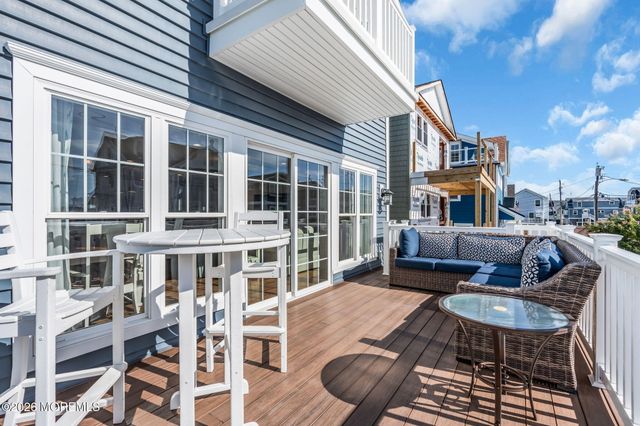 8 Meadow Avenue, Manasquan, NJ 08736