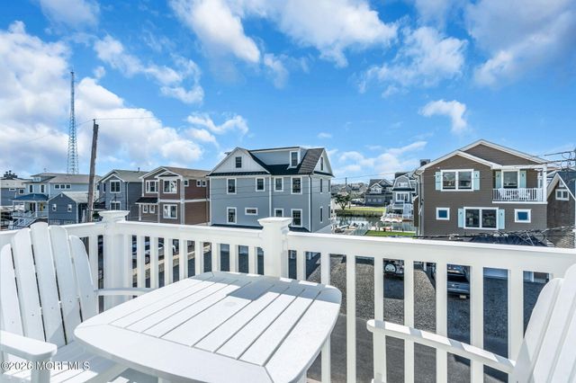 8 Meadow Avenue, Manasquan, NJ 08736