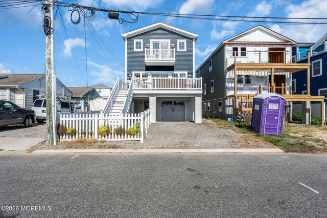 8 Meadow Avenue, Manasquan, NJ 08736