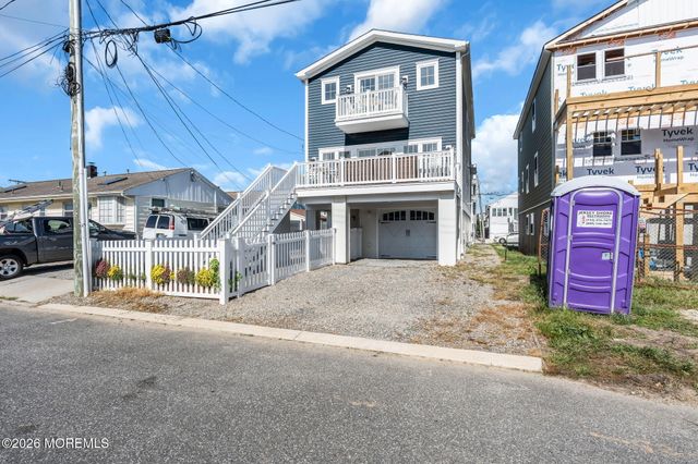 8 Meadow Avenue, Manasquan, NJ 08736