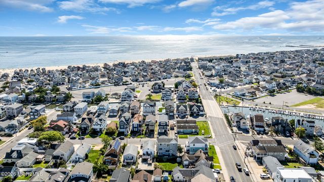 8 Meadow Avenue, Manasquan, NJ 08736