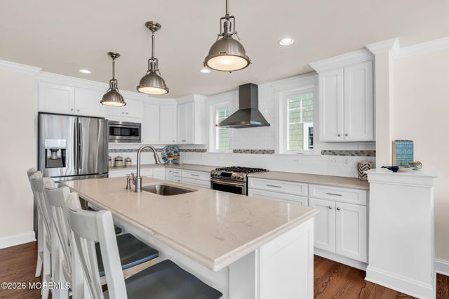 8 Meadow Avenue, Manasquan, NJ 08736