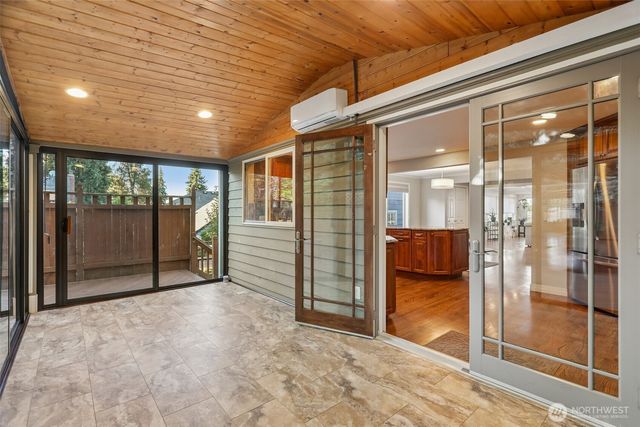 7343 19th Avenue NE, Seattle, WA 98115