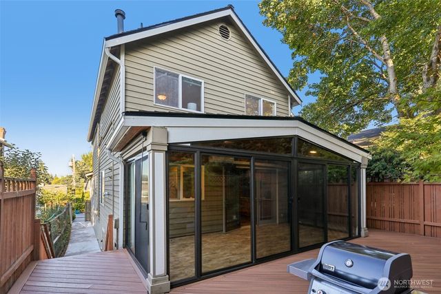 7343 19th Avenue NE, Seattle, WA 98115