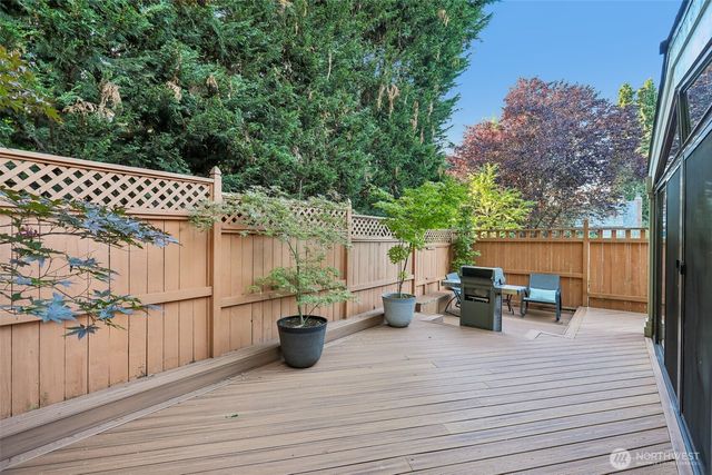 7343 19th Avenue NE, Seattle, WA 98115