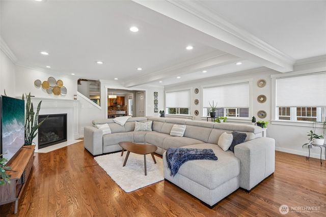7343 19th Avenue NE, Seattle, WA 98115