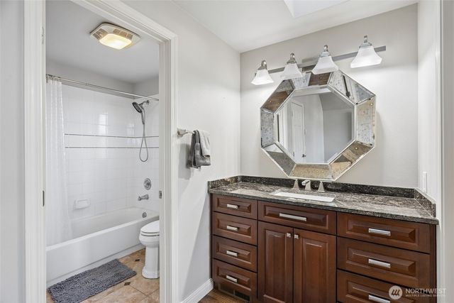 7343 19th Avenue NE, Seattle, WA 98115