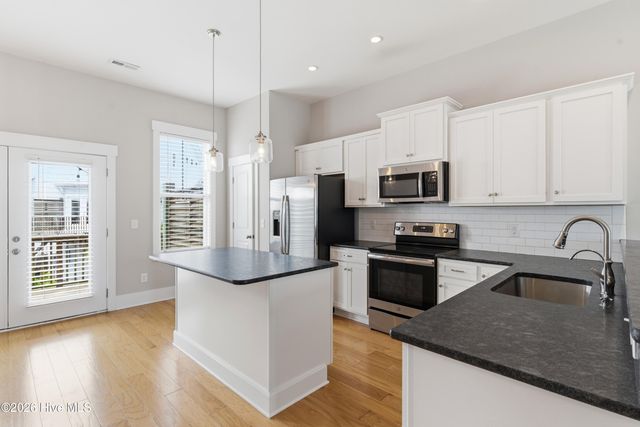 1810 Bungalow Row, Wilmington, NC 28409