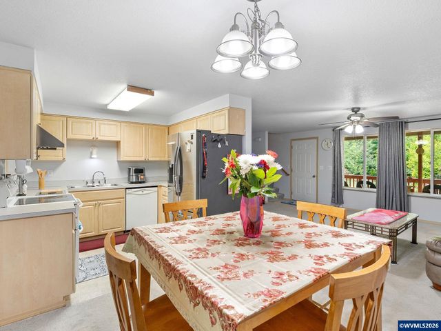 16110 S Maplelane Rd, Oregon City, OR 97045