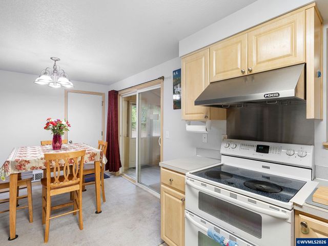 16110 S Maplelane Rd, Oregon City, OR 97045