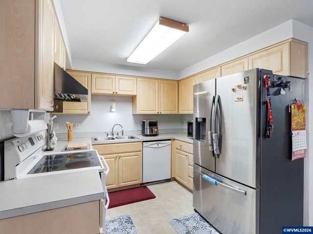 16110 S Maplelane Rd, Oregon City, OR 97045