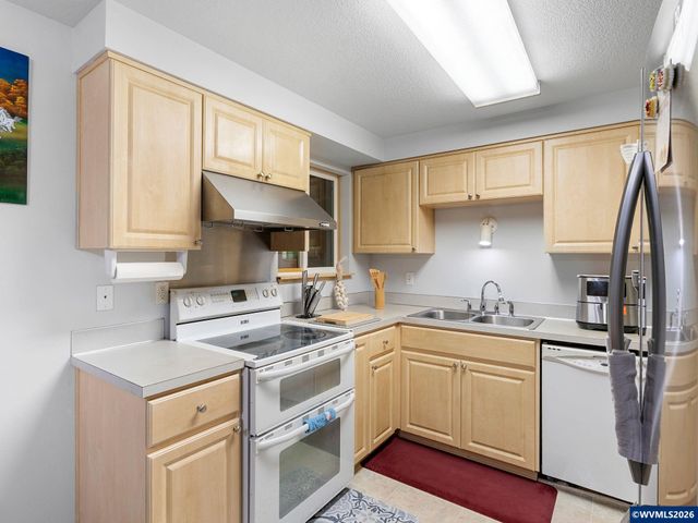 16110 S Maplelane Rd, Oregon City, OR 97045