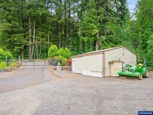 16110 S Maplelane Rd, Oregon City, OR 97045