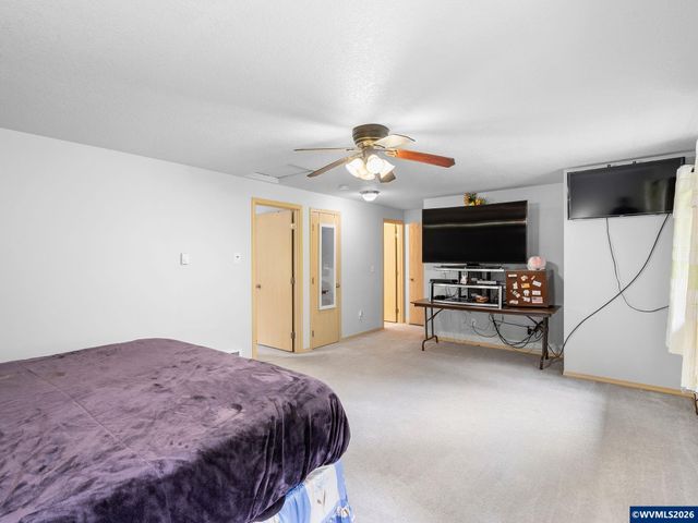 16110 S Maplelane Rd, Oregon City, OR 97045