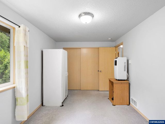 16110 S Maplelane Rd, Oregon City, OR 97045