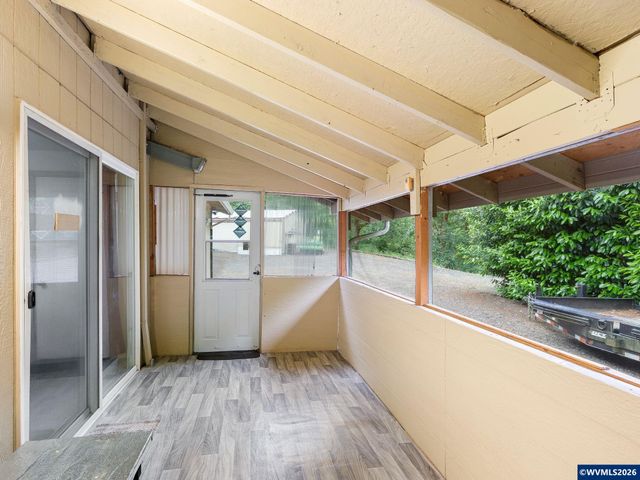 16110 S Maplelane Rd, Oregon City, OR 97045