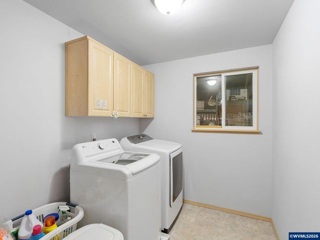 16110 S Maplelane Rd, Oregon City, OR 97045