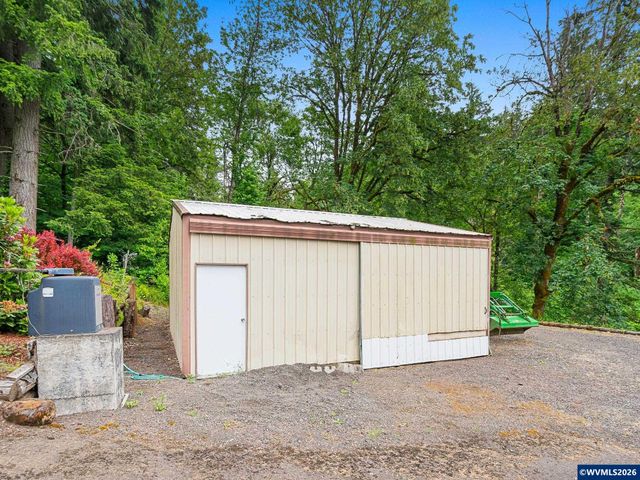 16110 S Maplelane Rd, Oregon City, OR 97045