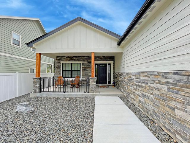 3105 67th Ave Pl, Greeley, CO 80634