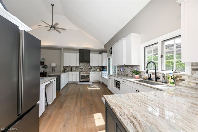8465 Settlers Passage, Brecksville, OH 44141