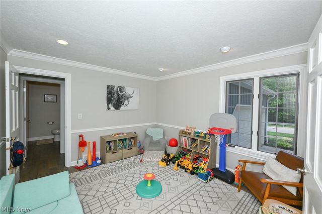 8465 Settlers Passage, Brecksville, OH 44141