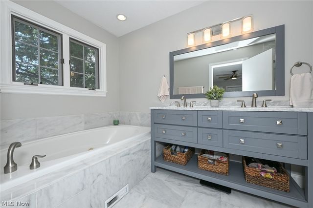 8465 Settlers Passage, Brecksville, OH 44141