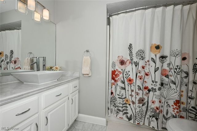 8465 Settlers Passage, Brecksville, OH 44141