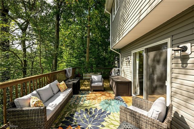 8465 Settlers Passage, Brecksville, OH 44141