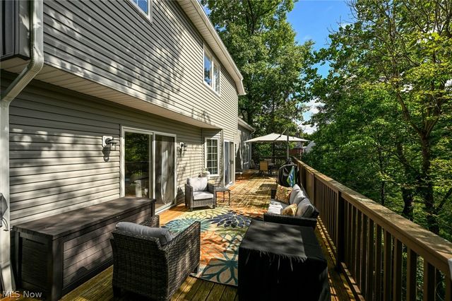 8465 Settlers Passage, Brecksville, OH 44141