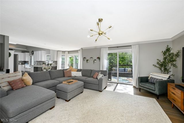 8465 Settlers Passage, Brecksville, OH 44141